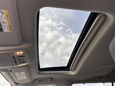 Used 2022 Toyota Highlander XLE image 30