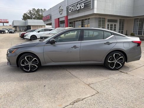 Used 2024 Nissan Altima 2.5 SR image 1