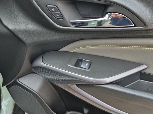 Used 2025 Chevrolet Trax ACTIV w/ Driver Confidence Package image 18