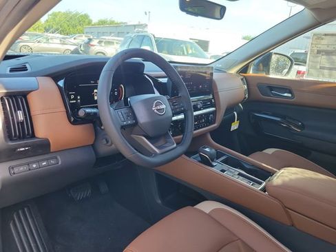 New 2026 Nissan Pathfinder Platinum FWD image 18