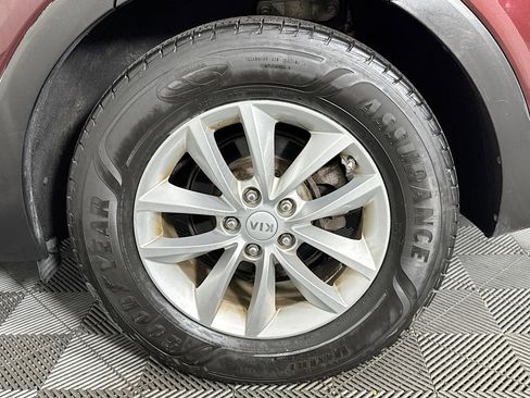 Used 2017 Kia Sorento LX w/ LX Convenience Package image 35