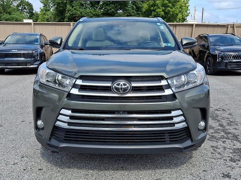 Used 2017 Toyota Highlander Limited Platinum AWD/4WD image 2