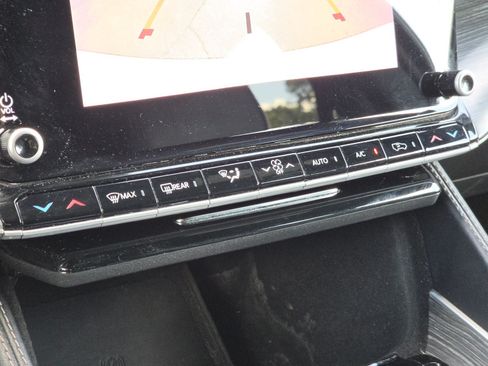 Used 2024 Jeep Wagoneer L Series II RWD image 32
