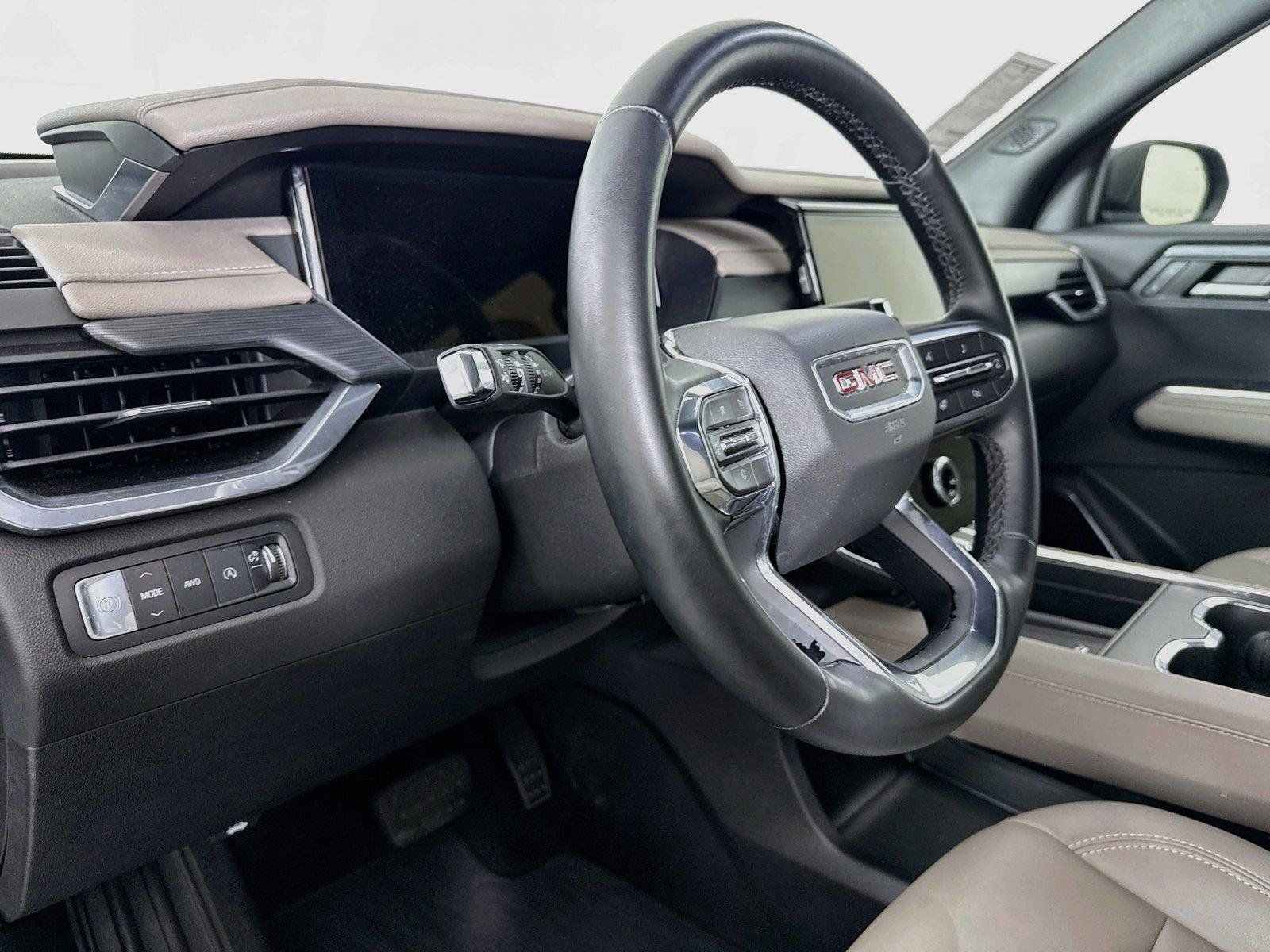 Used 2024 GMC Acadia Elevation AWD/4WD image 4