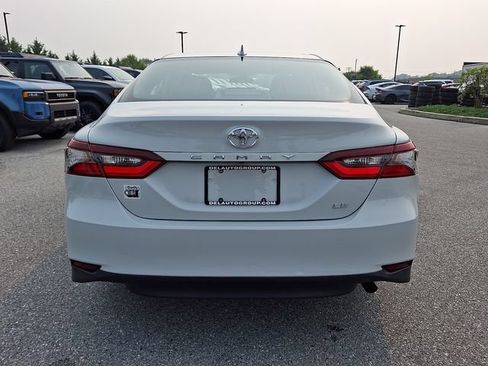Used 2022 Toyota Camry LE FWD image 5