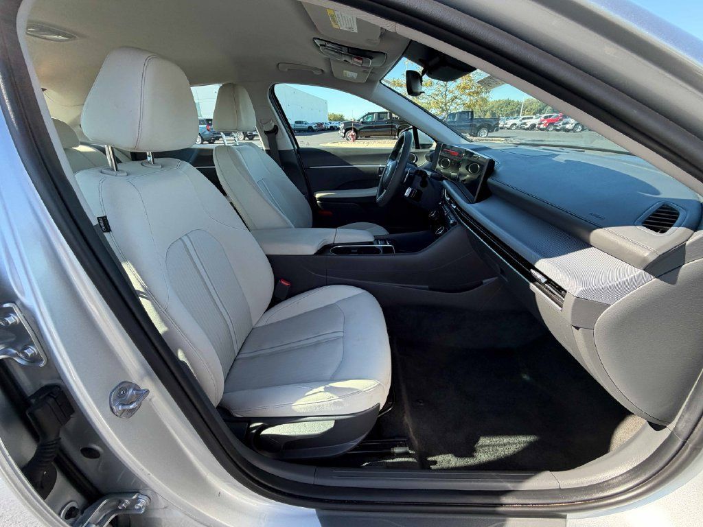 Used 2024 Nissan Altima 2.5 SV FWD image 22