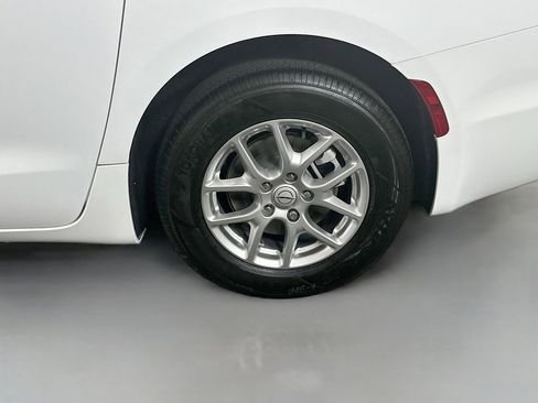 Used 2026 Chrysler Pacifica Select image 27