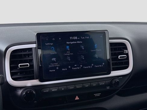 Used 2023 Hyundai Venue Limited image 13