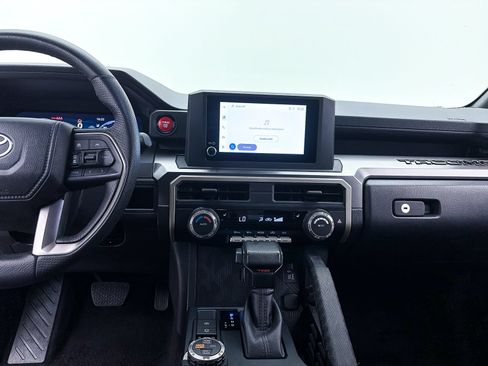Used 2025 Toyota Tacoma TRD Off-Road AWD/4WD image 5