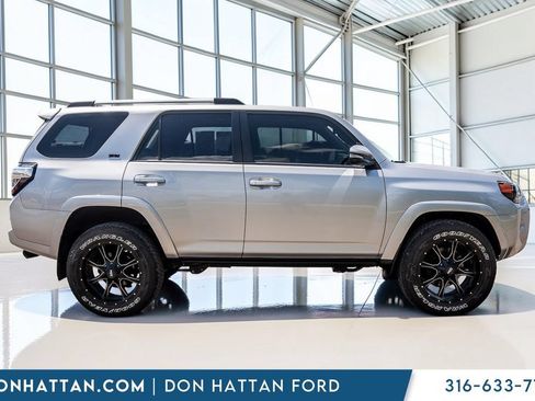 Used 2020 Toyota 4Runner SR5 Premium w/ Moonroof Package AWD/4WD image 36