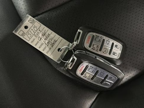 Used 2024 Chrysler Pacifica Touring-L FWD image 30