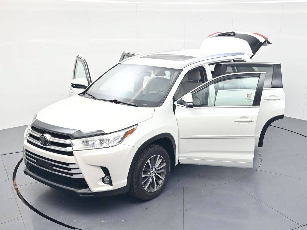 Used 2017 Toyota Highlander XLE AWD/4WD image 53