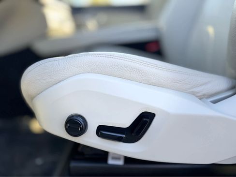 Used 2023 Volvo XC90 T8 Plus w/ Protection Package Premier image 22