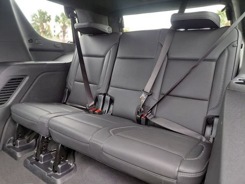 Used 2025 GMC Yukon Denali AWD/4WD image 17