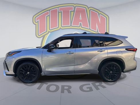 Used 2024 Toyota Highlander XSE image 2