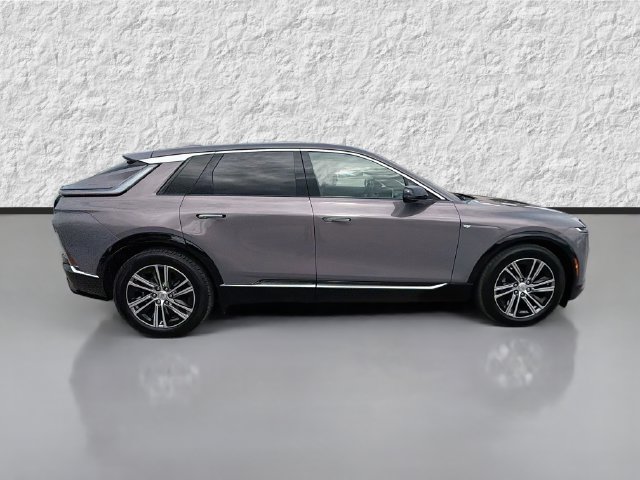 Used 2026 Cadillac Lyriq Luxury AWD/4WD image 2