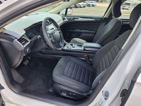 Used 2018 Ford Fusion SE w/ Fusion SE Technology Package FWD image 13