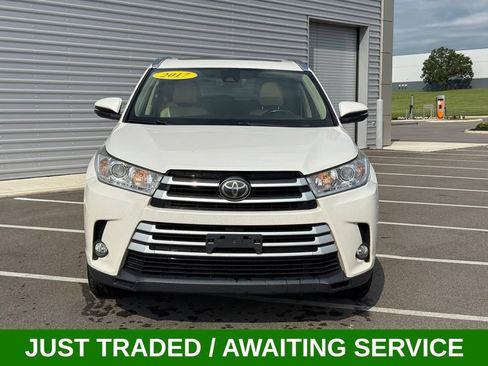 Used 2017 Toyota Highlander XLE w/ Carpet Mat Package AWD/4WD image 2