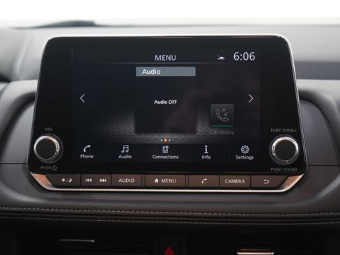 Used 2024 Nissan Rogue SV w/ SV Premium Package image 18