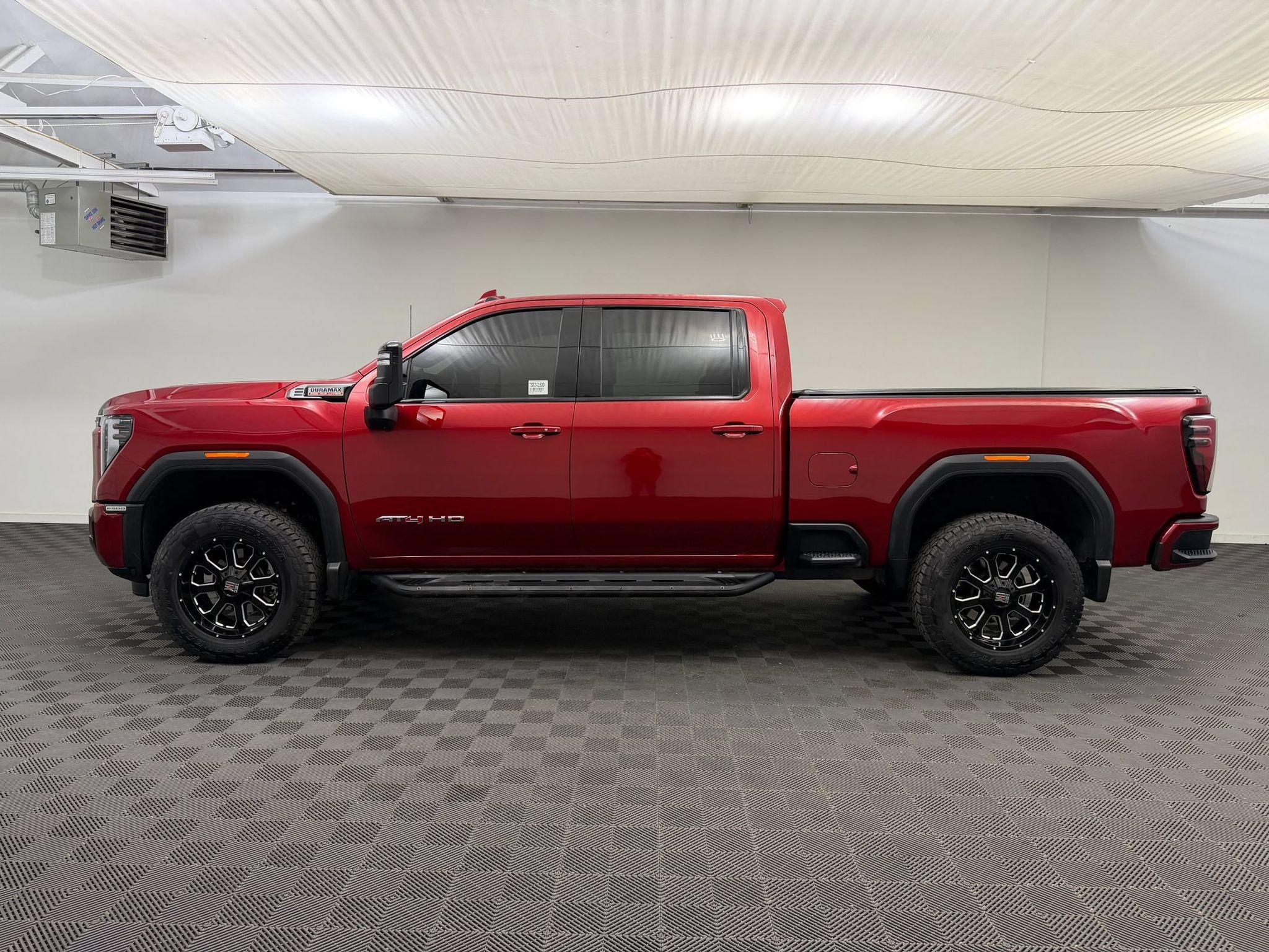 Used 2025 GMC Sierra 2500 AT4 w/ Technology Package AWD/4WD image 2