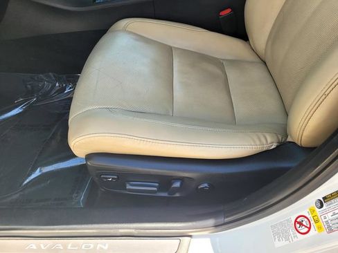 Used 2016 Toyota Avalon Limited w/ Toyota Safety Sense Package FWD image 17