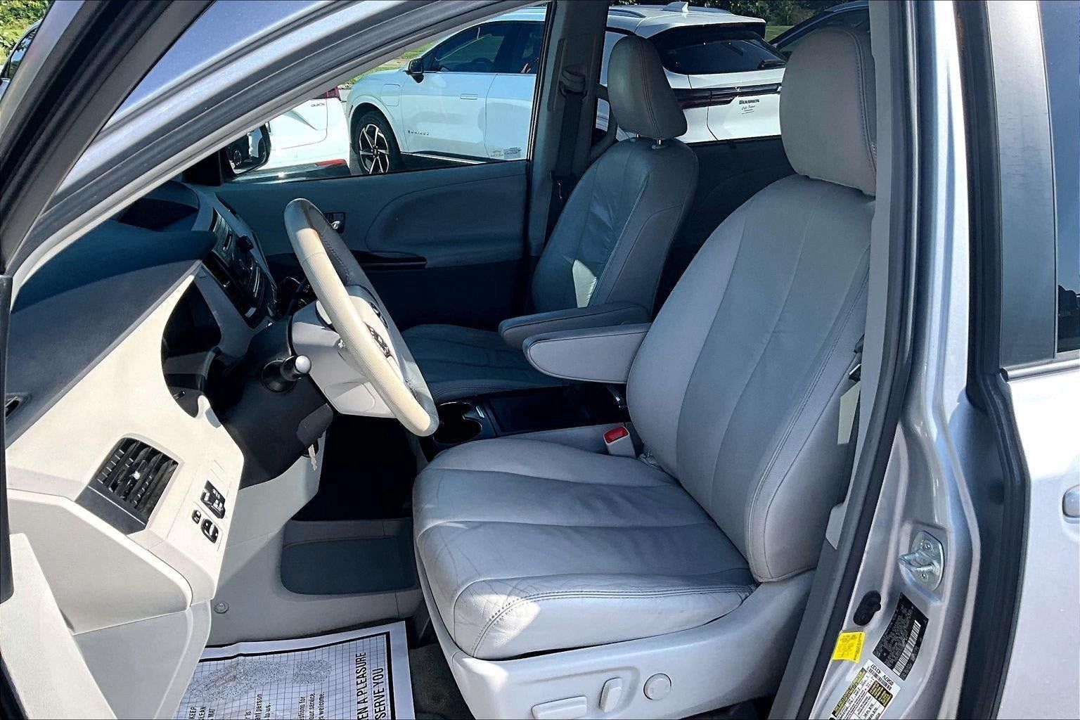 Used 2012 Toyota Sienna XLE w/ Entertainment Pkg AWD/4WD image 20