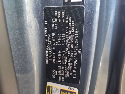 Used 2024 Kia Carnival EX FWD image 36