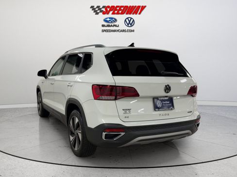 Certified 2024 Volkswagen Taos SE w/ Panoramic Sunroof Package AWD/4WD image 8