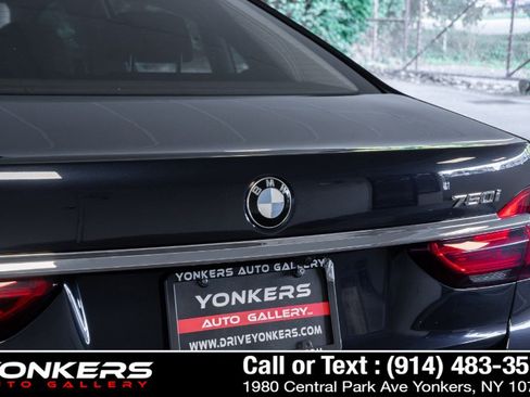 Used 2019 BMW 750i xDrive w/ Executive Package AWD/4WD image 23