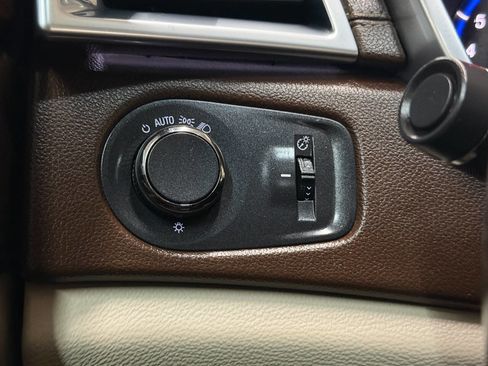 Used 2015 Cadillac SRX Luxury w/ Driver Awareness Package image 40