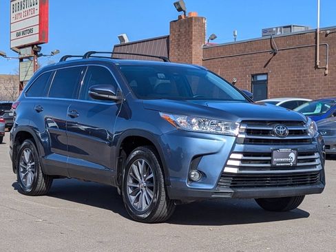 Used 2019 Toyota Highlander XLE FWD image 5