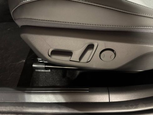 New 2026 Kia Niro EX FWD image 12