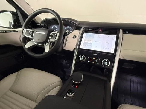 Certified 2025 Land Rover Discovery S AWD/4WD image 17