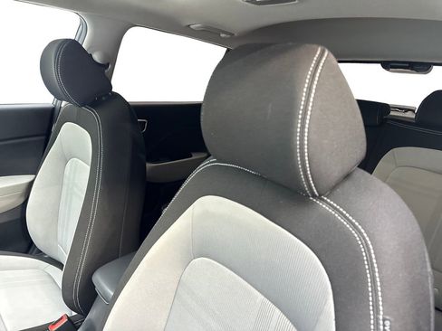 Used 2025 Hyundai Venue SEL FWD image 26
