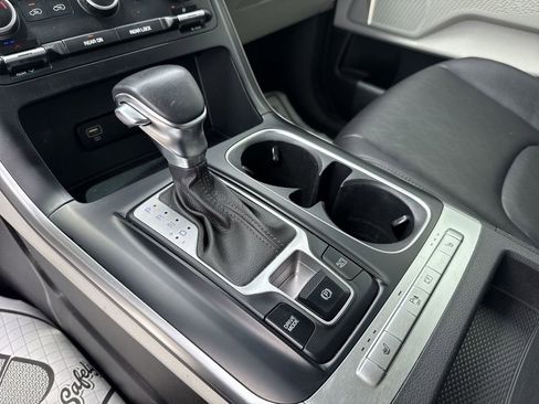 Used 2022 Kia Carnival LX FWD image 27