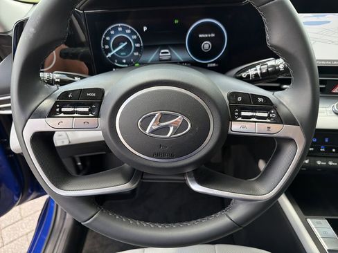 Used 2023 Hyundai Elantra Limited w/ Preferred Accessory Package FWD image 27