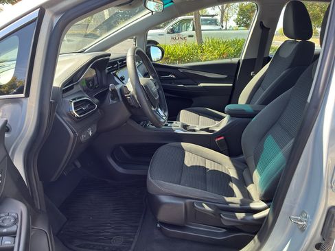Used 2023 Chevrolet Bolt LT FWD image 17