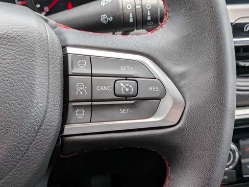 Used 2025 Jeep Compass Trailhawk AWD/4WD image 28