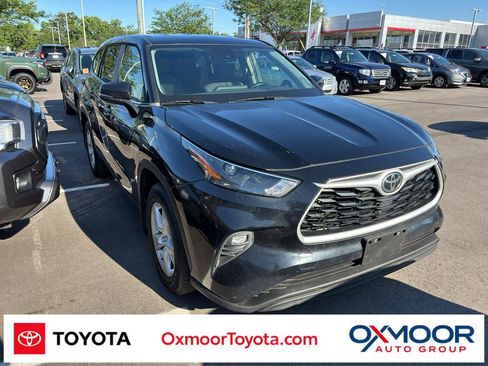 Used 2023 Toyota Highlander LE AWD/4WD image 1