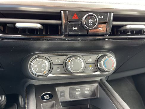 Used 2025 Nissan Kicks SV image 12