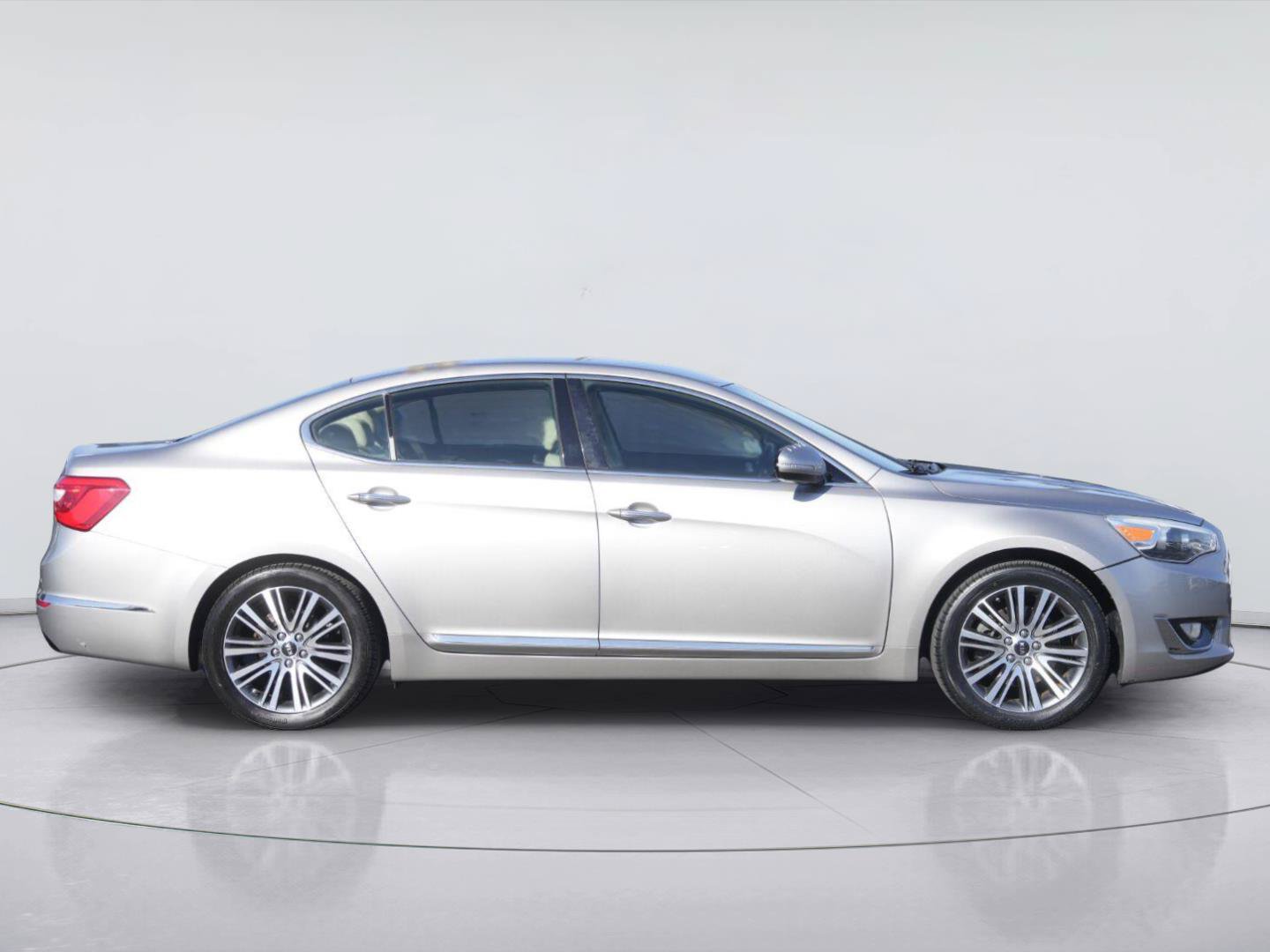 Used 2015 Kia Cadenza Premium FWD image 5