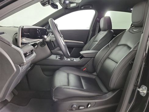 Certified 2025 Cadillac XT4 Premium Luxury image 16
