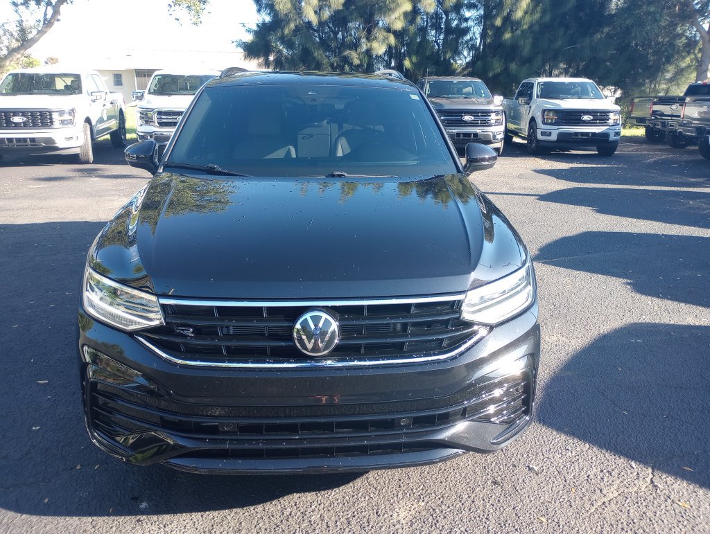 Used 2024 Volkswagen Tiguan SE R-Line FWD image 2