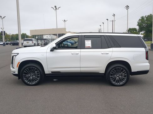 Certified 2025 Cadillac Escalade Sport AWD/4WD image 4