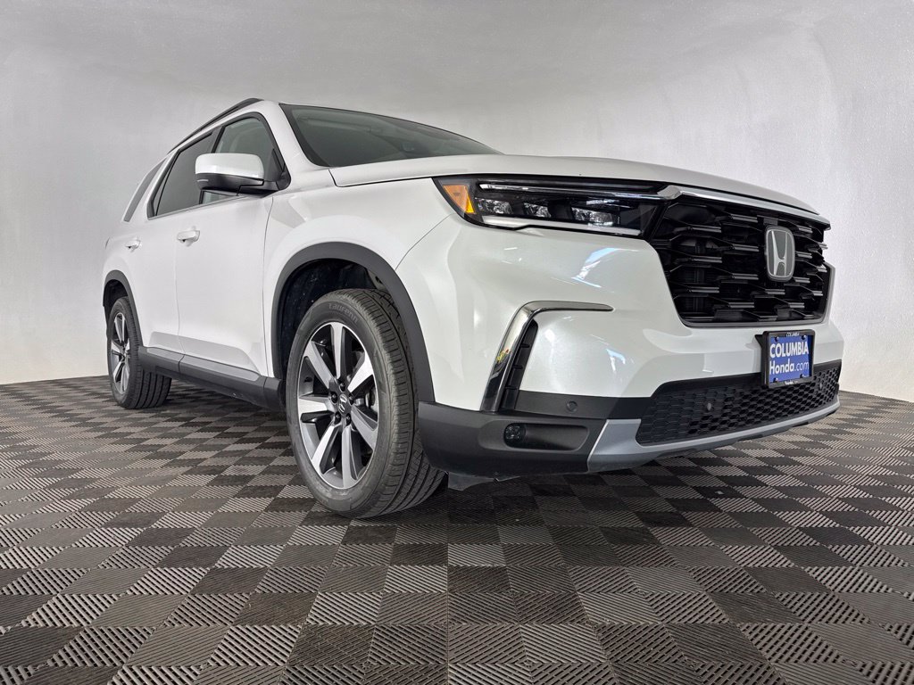 Certified 2025 Honda Pilot Touring image 2