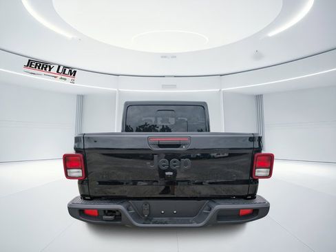 New 2025 Jeep Gladiator Sport image 4