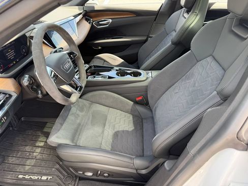 Certified 2023 Audi e-tron GT Prestige w/ Prestige Package AWD/4WD image 3