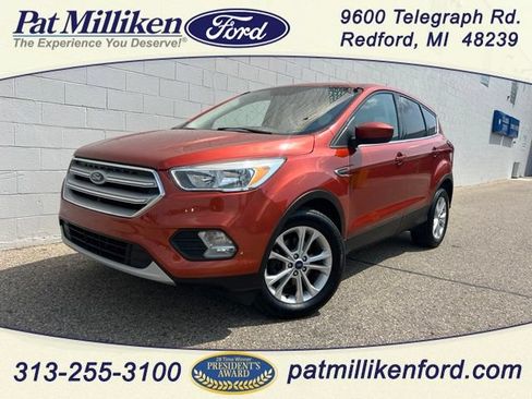 Certified 2019 Ford Escape SE FWD image 1