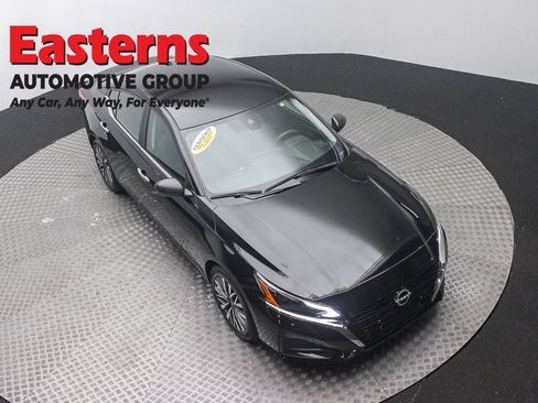 Used 2025 Nissan Altima 2.5 SV FWD image 3