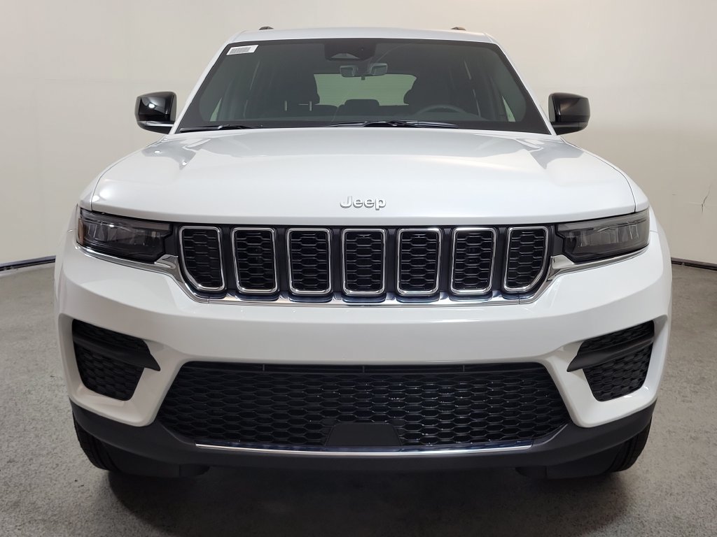 New 2026 Jeep Grand Cherokee Laredo RWD image 2
